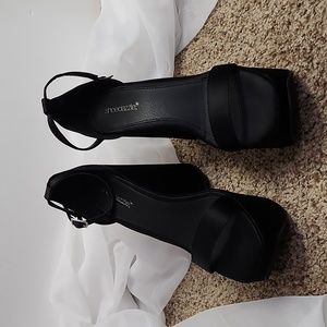Black wedges